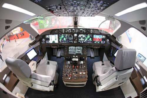 图为C919驾驶舱照片。图片来源：新华网